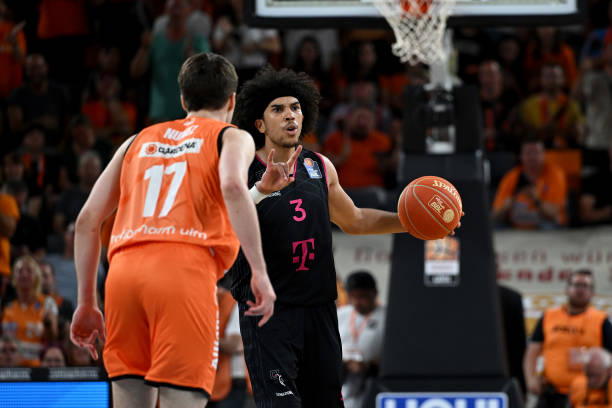 击对手防线 击对手防线