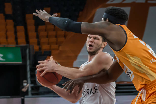 尼短暂合作 尼短暂合作